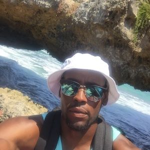 Meet your Posher, Gregory